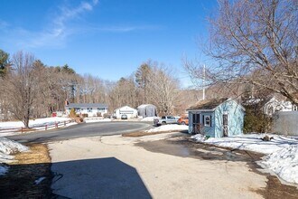 5 Maple Ave, Unit 2 in Oxford, MA - Foto de edificio - Building Photo