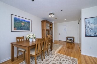 1001 Massachusetts Ave, Unit 2c in Cambridge, MA - Building Photo - Building Photo