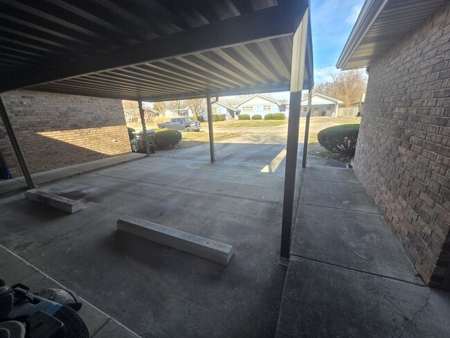 2060 E Belmont St in Springfield, MO - Building Photo - Building Photo