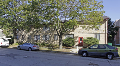 Astor Place Apartments in Milwaukee, WI - Building Photo - Building Photo