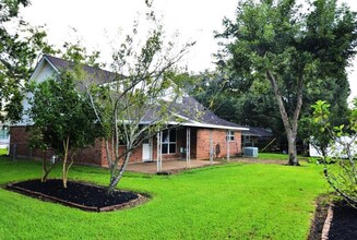 702 Venice St in Sugar Land, TX - Building Photo - Building Photo