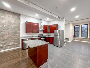 3345 N Clark St, Unit G01C in Chicago, IL - Building Photo - Building Photo