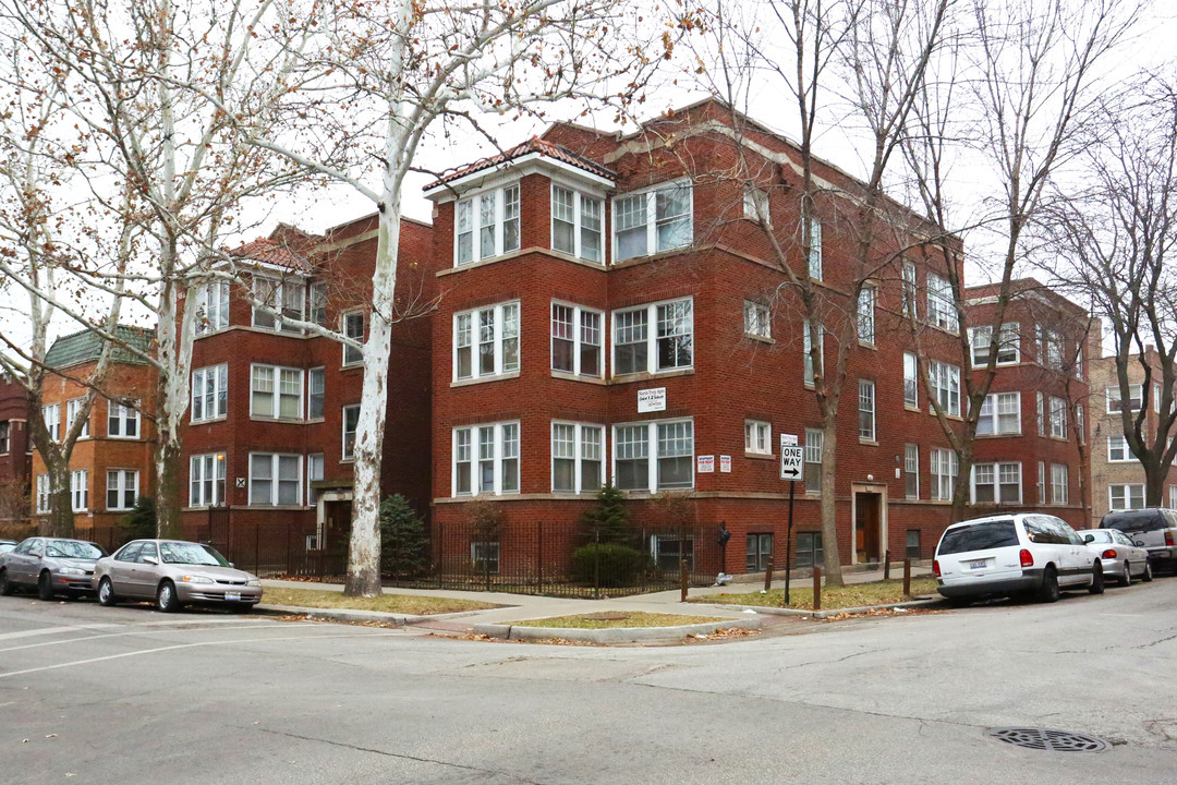 4901 N Troy St in Chicago, IL - Building Photo