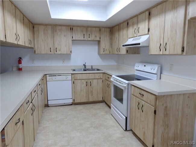 9785 E Goldfinch Ln in Inverness, FL - Building Photo - Building Photo