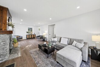 127 W Warrington Rd in Syracuse, NY - Building Photo - Building Photo