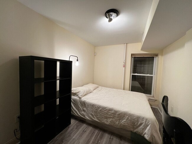 678 N 33rd St in Philadelphia, PA - Building Photo - Building Photo