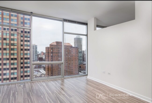 110 W Superior St in Chicago, IL - Building Photo - Building Photo