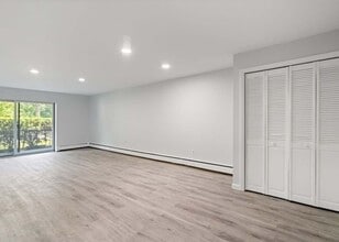 33 Paul St, Unit 20 in Newton, MA - Building Photo - Building Photo