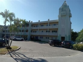 2331 Finlandia Ln in Clearwater, FL - Building Photo
