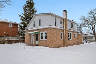 233 Llewellyn Ave in Highwood, IL - Foto de edificio - Building Photo