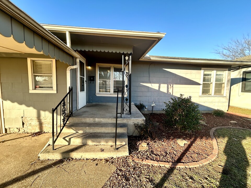 1915 NW Bell Ave in Lawton, OK - Building Photo