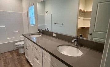 8605 Frankie Lou St in Bakersfield, CA - Building Photo - Building Photo
