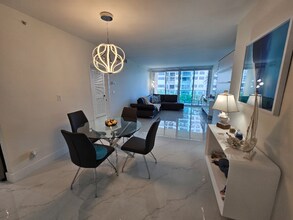 2501 S Ocean Dr in Hollywood, FL - Building Photo - Building Photo