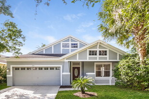 6023 Gannetdale Dr in Lithia, FL - Building Photo