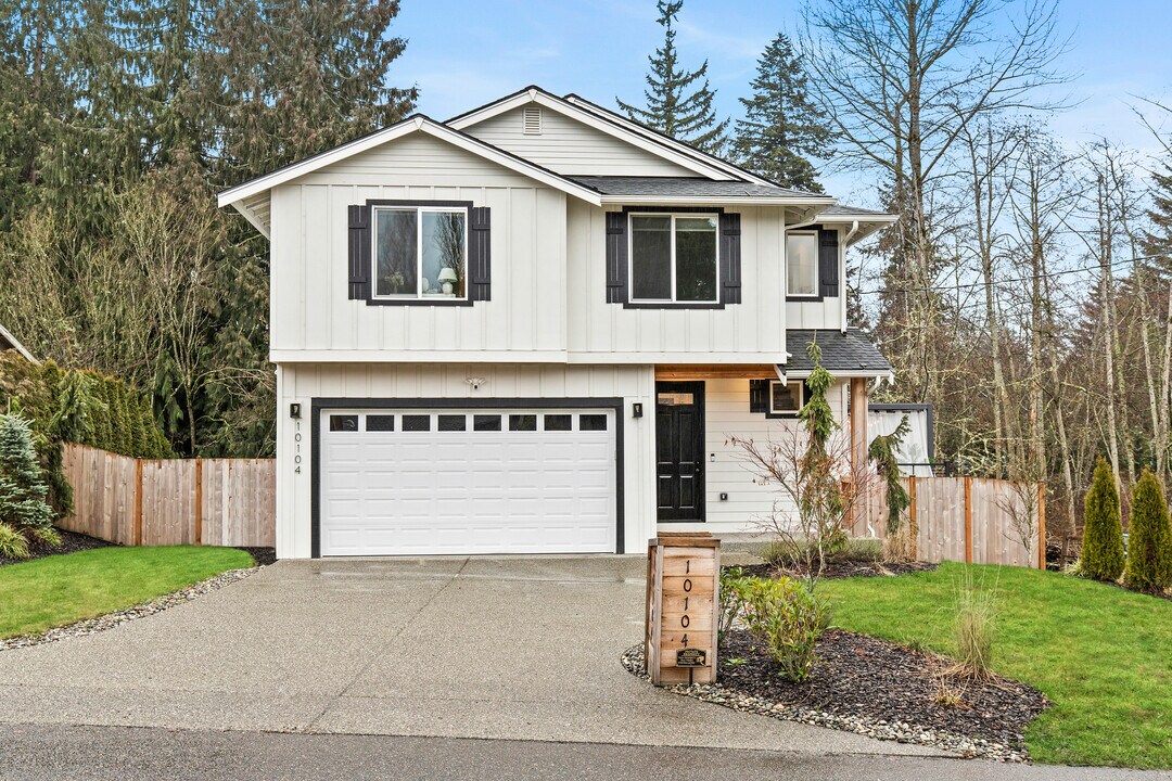 10104 Dakota Way in Everett, WA - Building Photo