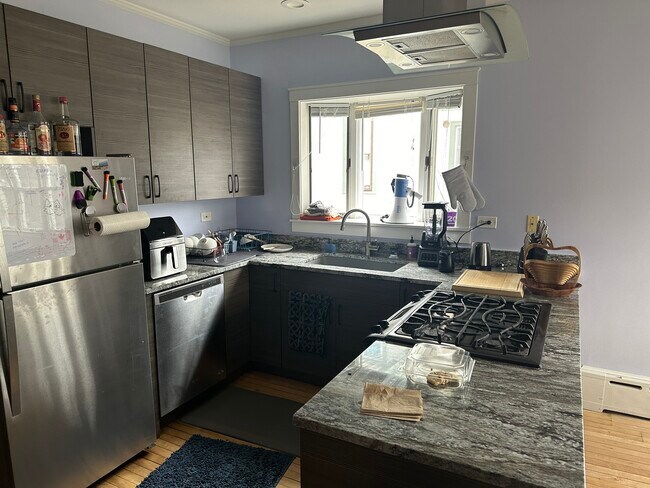 2114 Maple Ave in Evanston, IL - Foto de edificio - Building Photo