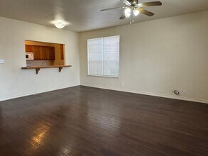 220 Sandstone Dr in Jarrell, TX - Foto de edificio - Building Photo