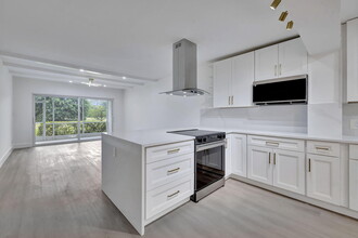 3100 N Palm Aire Dr in Pompano Beach, FL - Building Photo - Building Photo