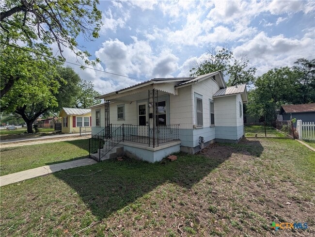 1185 W Mill St in New Braunfels, TX - Building Photo - Building Photo