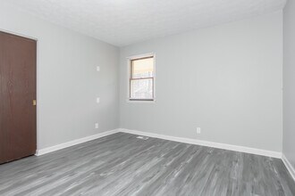 2456 Bendel Dr in Middletown, OH - Building Photo - Building Photo