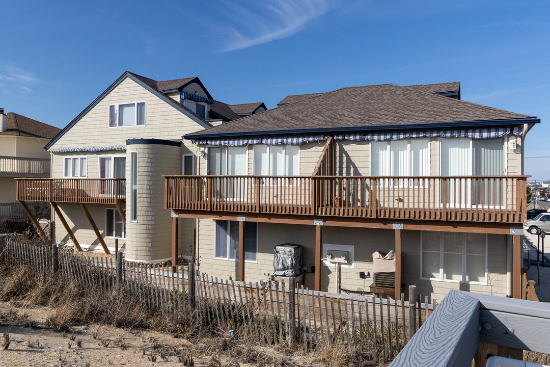 20 Pearl St in Beach Haven, NJ - Building Photo