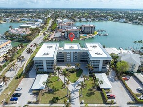 2880 Gulf Shore Blvd N, Unit 409 in Naples, FL - Building Photo - Building Photo