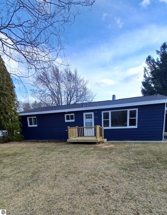 4142 E River Rd in Oscoda, MI - Building Photo