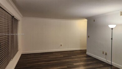 2371 NW 33rd St in Oakland Park, FL - Building Photo - Building Photo