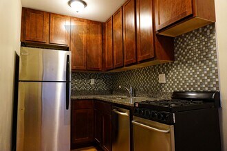 429 W Roscoe St, Unit #435-202 in Chicago, IL - Foto de edificio - Building Photo