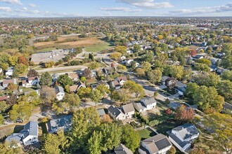 720 Heatherdown Way in Buffalo Grove, IL - Building Photo - Building Photo