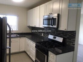 14857 Hartsook Apartments in Sherman Oaks, CA - Building Photo
