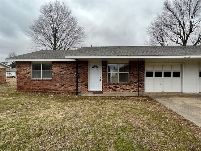 2004 Horseshoe Dr, Unit A in Springdale, AR - Building Photo - Building Photo