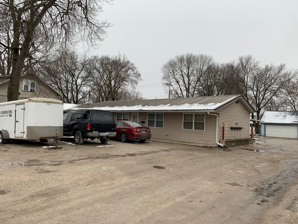 1219 2nd St in Webster City, IA - Building Photo