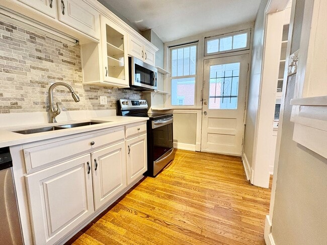 402 E 43rd St in Kansas City, MO - Building Photo - Building Photo