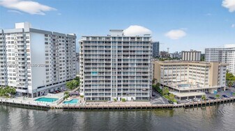 121 Golden Isles Dr in Hallandale Beach, FL - Building Photo