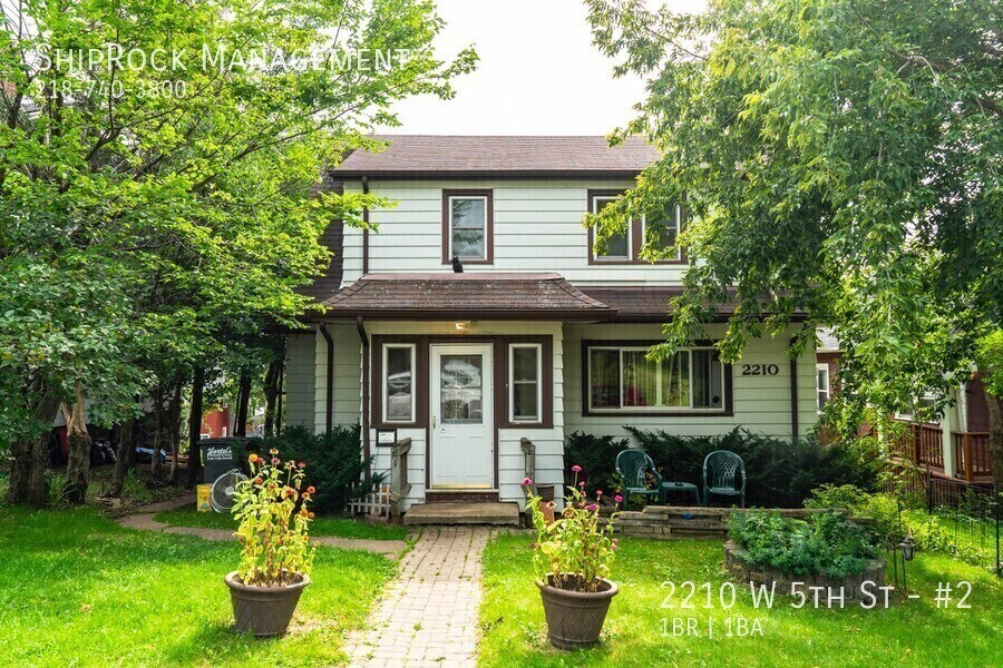2210 W 5th St in Duluth, MN - Building Photo