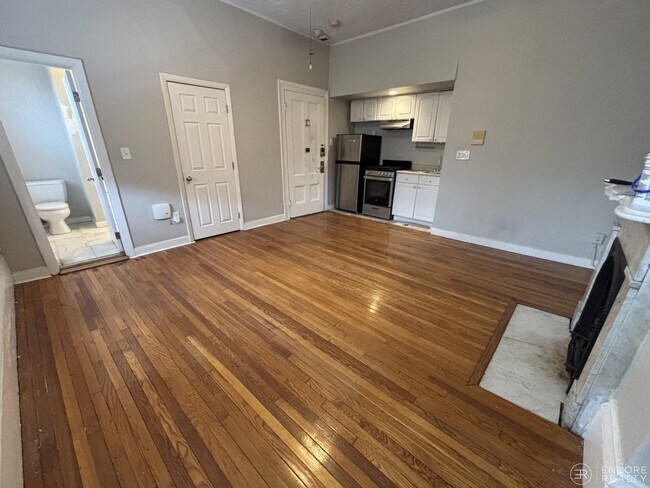 120 Charles St, Unit 8 in Boston, MA - Building Photo - Building Photo