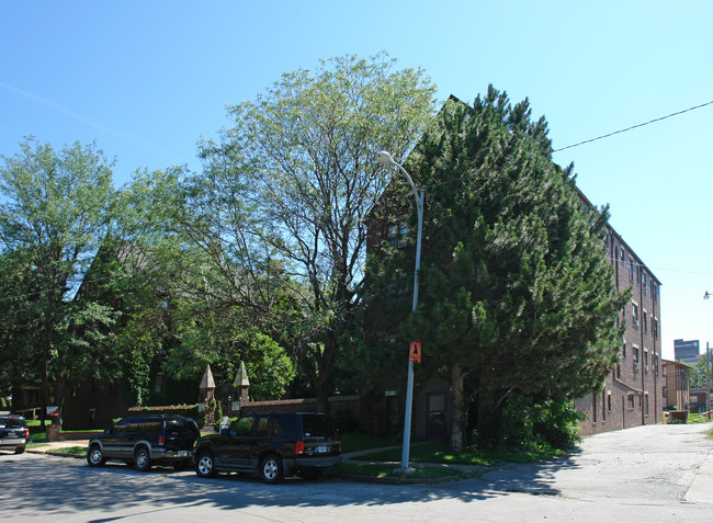 131 S 39th St in Omaha, NE - Foto de edificio - Building Photo