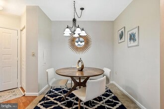 2204 Westcourt Ln in Herndon, VA - Building Photo - Building Photo