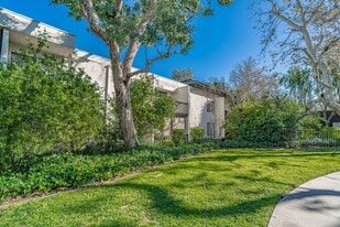 23515 Lyons Ave in Valencia, CA - Building Photo