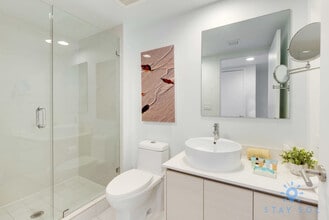 2602 E Hallandale Beach Blvd in Hallandale Beach, FL - Building Photo - Building Photo