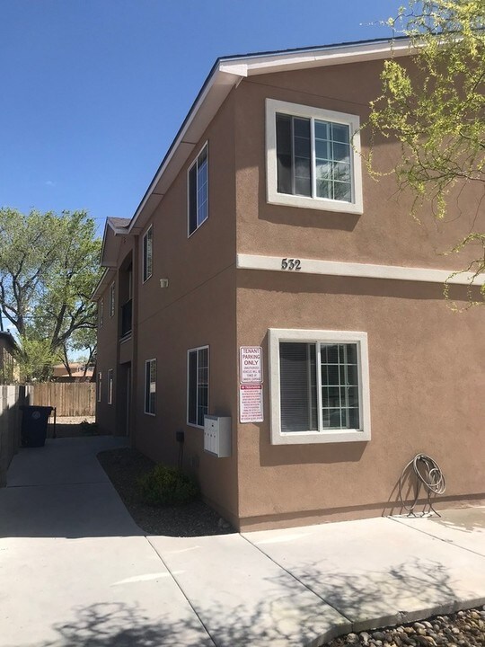 532 Ortiz Dr SE-Unit -1 in Albuquerque, NM - Foto de edificio