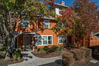 Sunset Creek Apartments in Fairfield, CA - Foto de edificio - Building Photo
