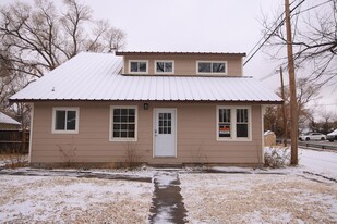 635 Elm Ave, Unit 1 in Las Animas, CO - Building Photo
