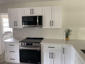 1767 NW 93rd St in Miami, FL - Building Photo - Building Photo