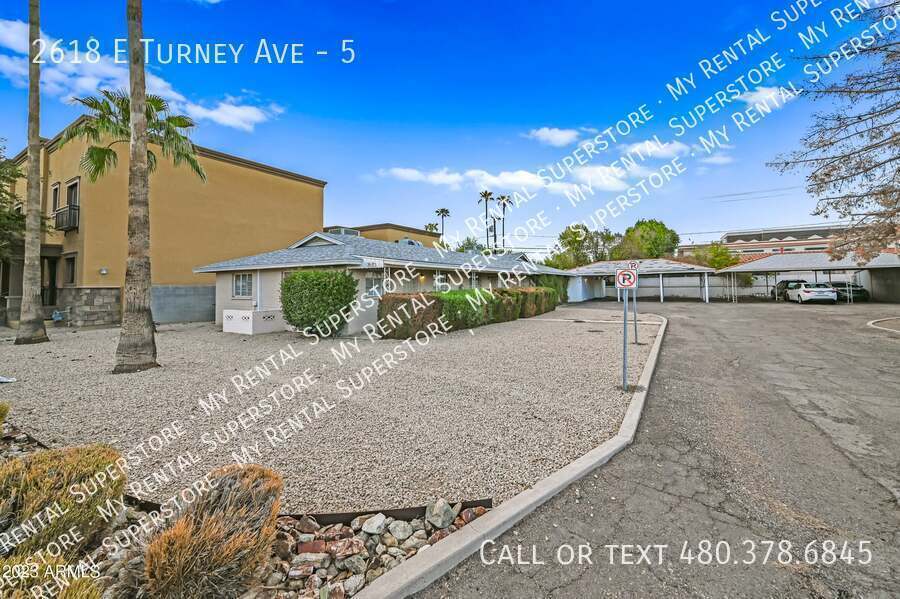 2618 E Turney Ave in Phoenix, AZ - Foto de edificio