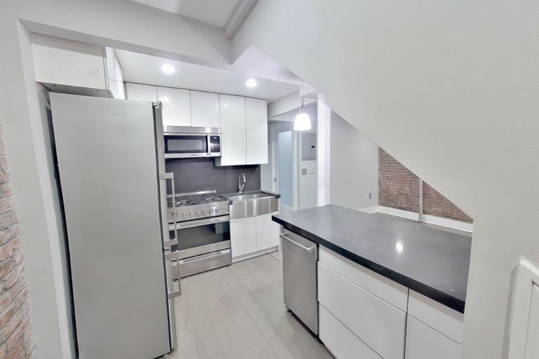 411 E 12th St in New York, NY - Building Photo