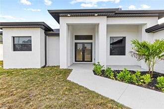 452 Mercedes Ct in Lehigh Acres, FL - Building Photo - Building Photo