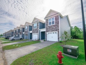 355 S Stingray Ln in Sneads Ferry, NC - Building Photo - Building Photo