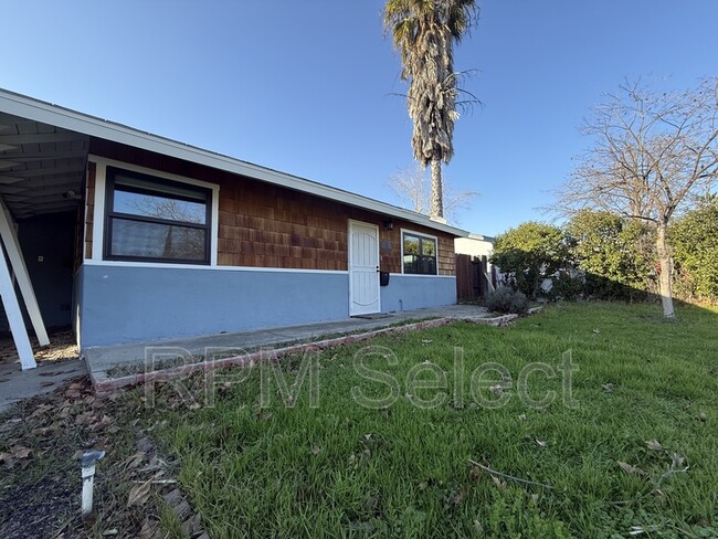 917 Amberwood Rd in Sacramento, CA - Building Photo - Building Photo